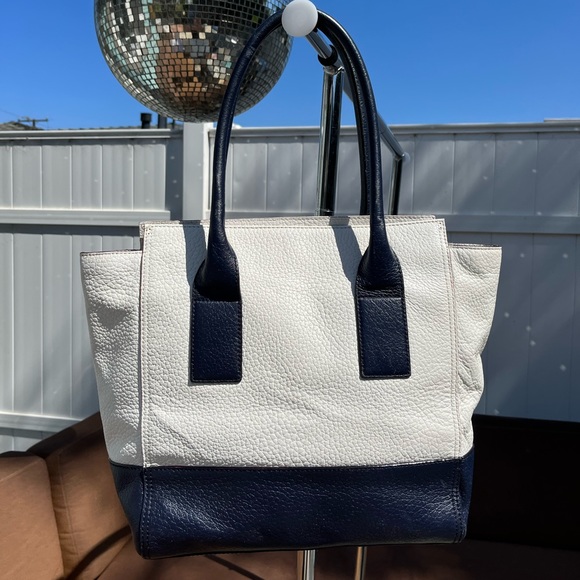 EUC Genuine Cow Leather Navy Blue & Off-white kate spade Tote. Gold Hardware 💙 - Picture 6 of 6